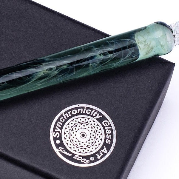 金曜日の文具（第４７回／シンクロニシティグラスアートの煙ガラスペン） - 八文字屋OnlineStore