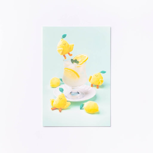 mizutama ぬいフォト ポストカード レモピヨとレモネード - 八文字屋OnlineStore