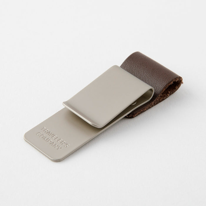 TRAVELER’S notebook Pen Holder〈M〉Brown - 八文字屋OnlineStore