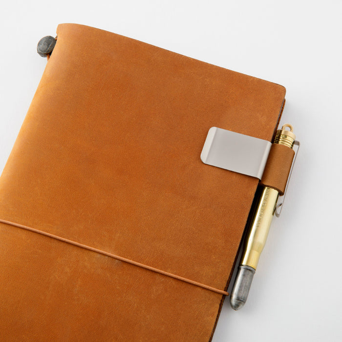 TRAVELER’S notebook Pen Holder〈M〉Camel - 八文字屋OnlineStore