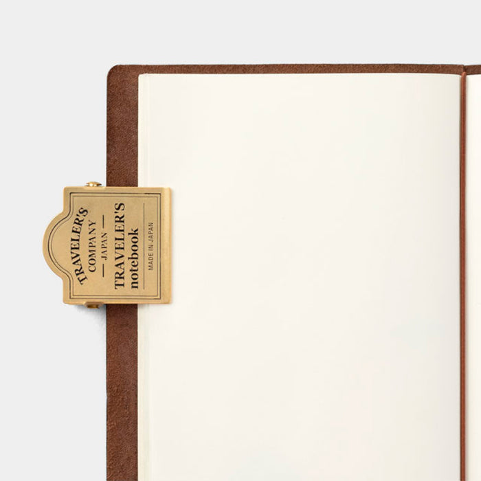 TRAVELER’S notebook Brass Clip TRC Logo - 八文字屋OnlineStore
